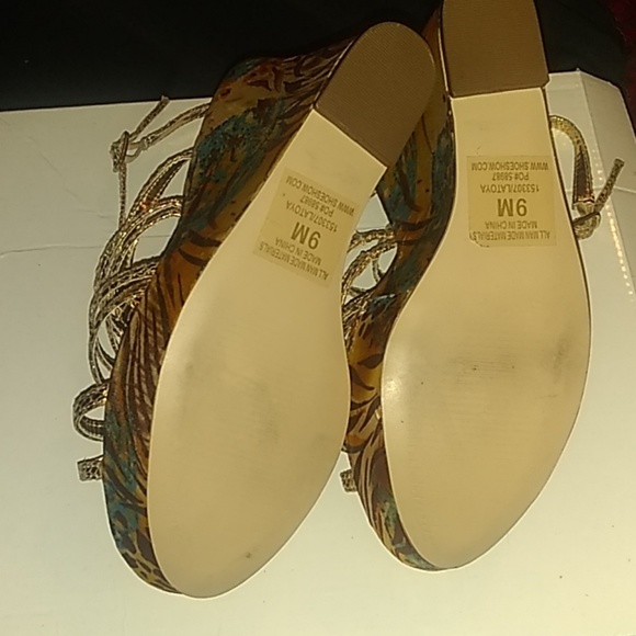 Shoes - Picture 4 of 5